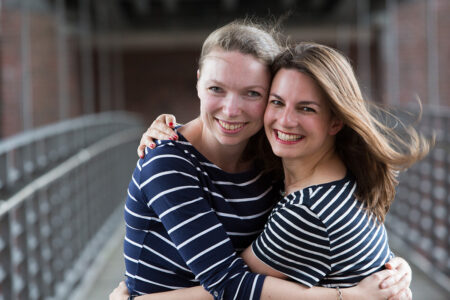 Doppelportrait zweier Mädels in der Speicherstadt