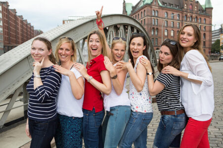 Gruppenfoto JGA inn der Speicherstadt