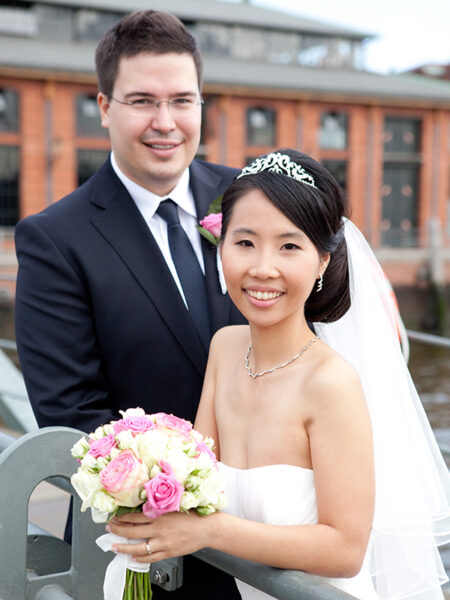 hochzeitsportrait an der fischauktionshalle in Hamburg