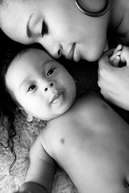 mama mit baby ganz nah, ein schönes portrait
