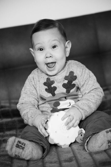 laut juchzendes baby