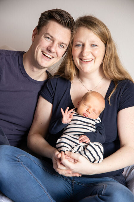 familienfoto mit neugeborenem
